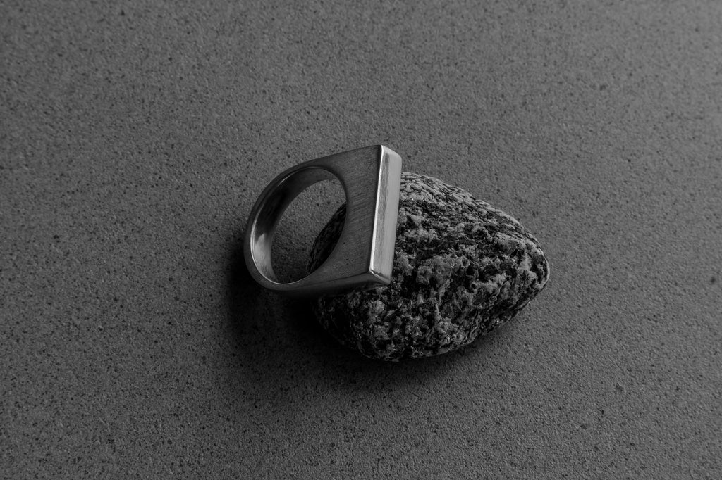signet ring OTIS